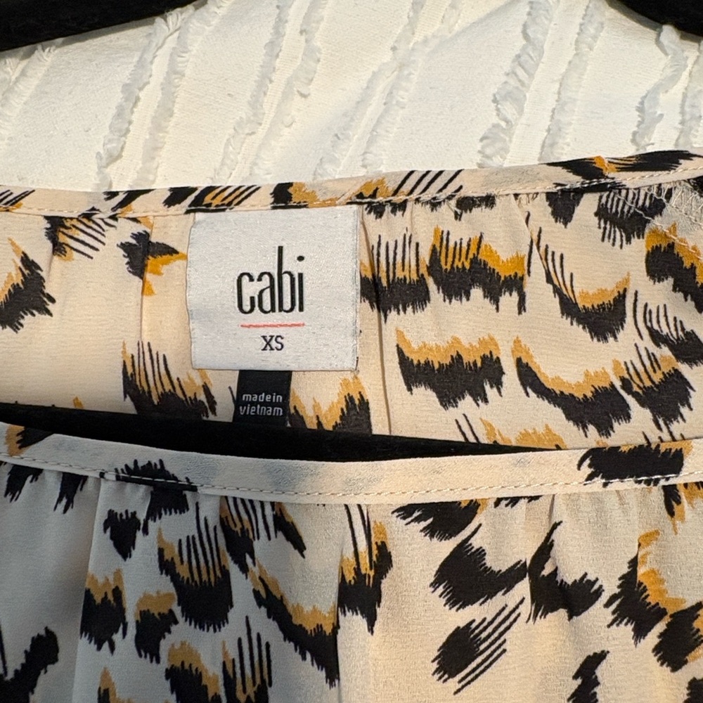 CAbi Round Trip blouse Women's Cream and Black Print Blouse - Picture 6 of 10